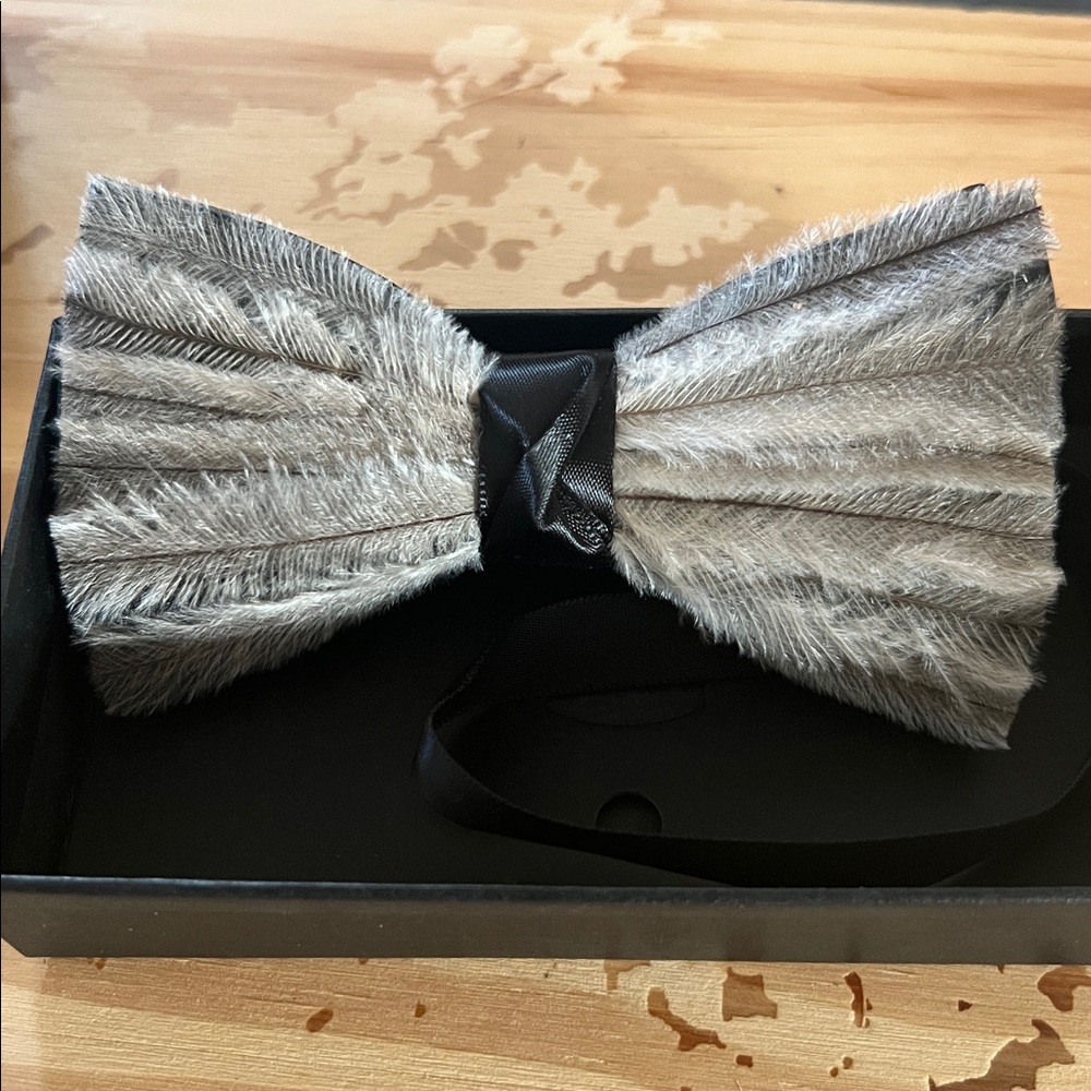 Luxury Feather Bow Tie